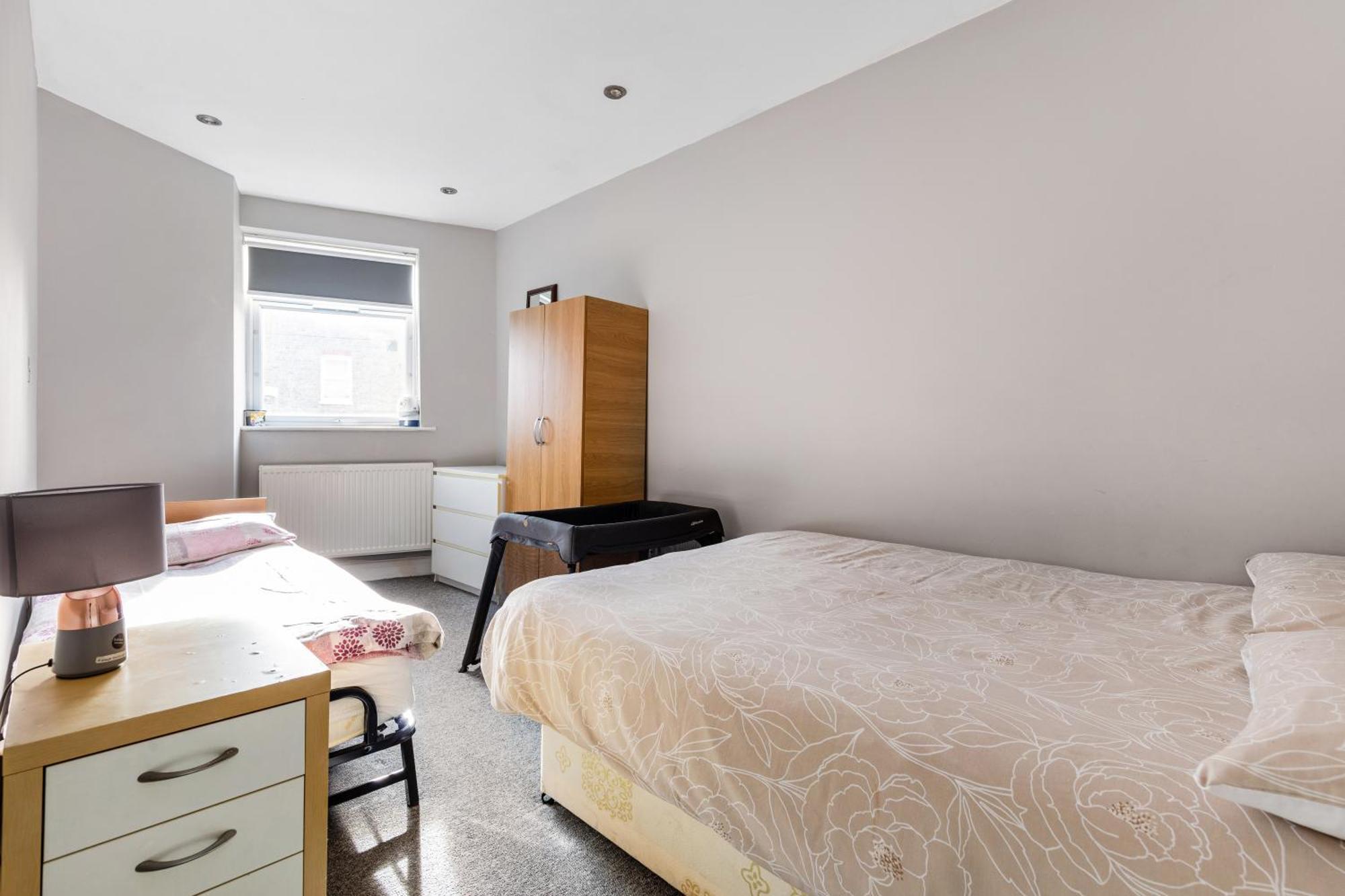 Spacious 2 Bed 2 Bath Apartment With Free Parking For 2 Cars And Underground Station Zone 2 For Quick Access To Central London Up To 10 Guests Екстериор снимка