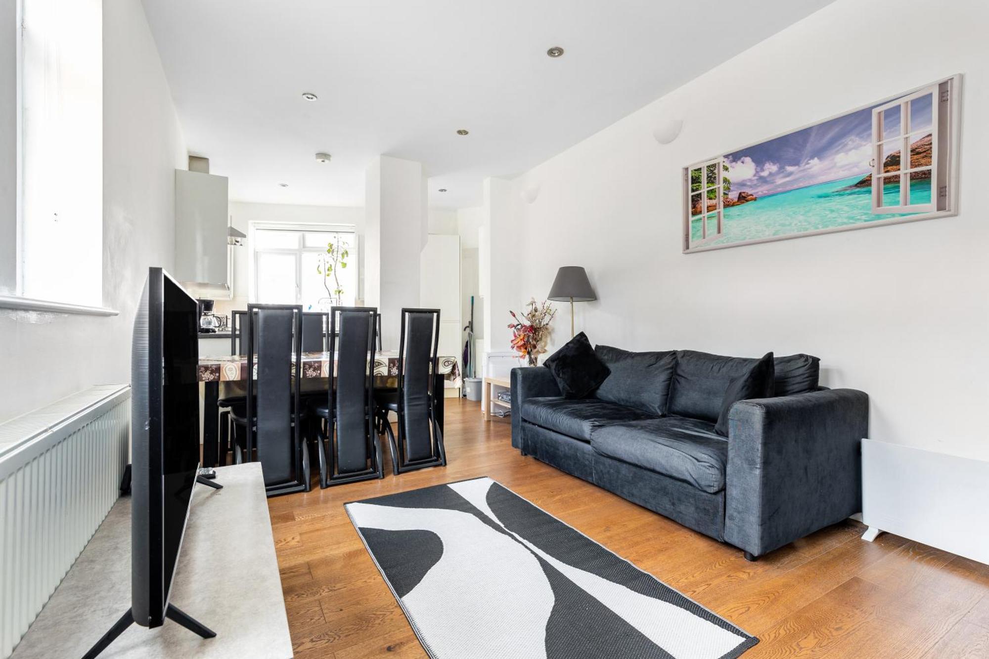 Spacious 2 Bed 2 Bath Apartment With Free Parking For 2 Cars And Underground Station Zone 2 For Quick Access To Central London Up To 10 Guests Екстериор снимка