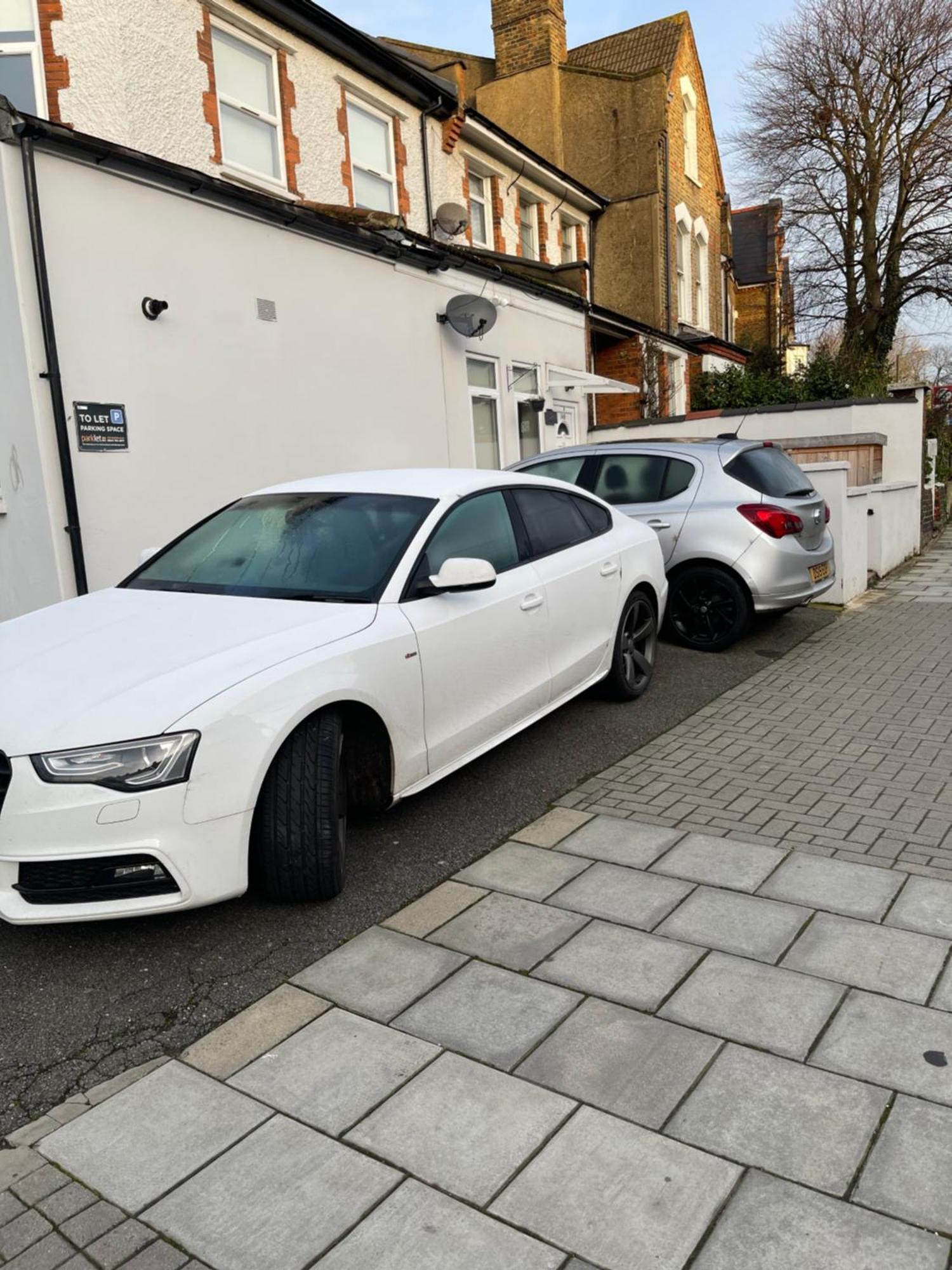 Spacious 2 Bed 2 Bath Apartment With Free Parking For 2 Cars And Underground Station Zone 2 For Quick Access To Central London Up To 10 Guests Екстериор снимка